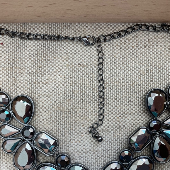 Faceted Gunmetal Stone Statement Necklace - Picture 3 of 4